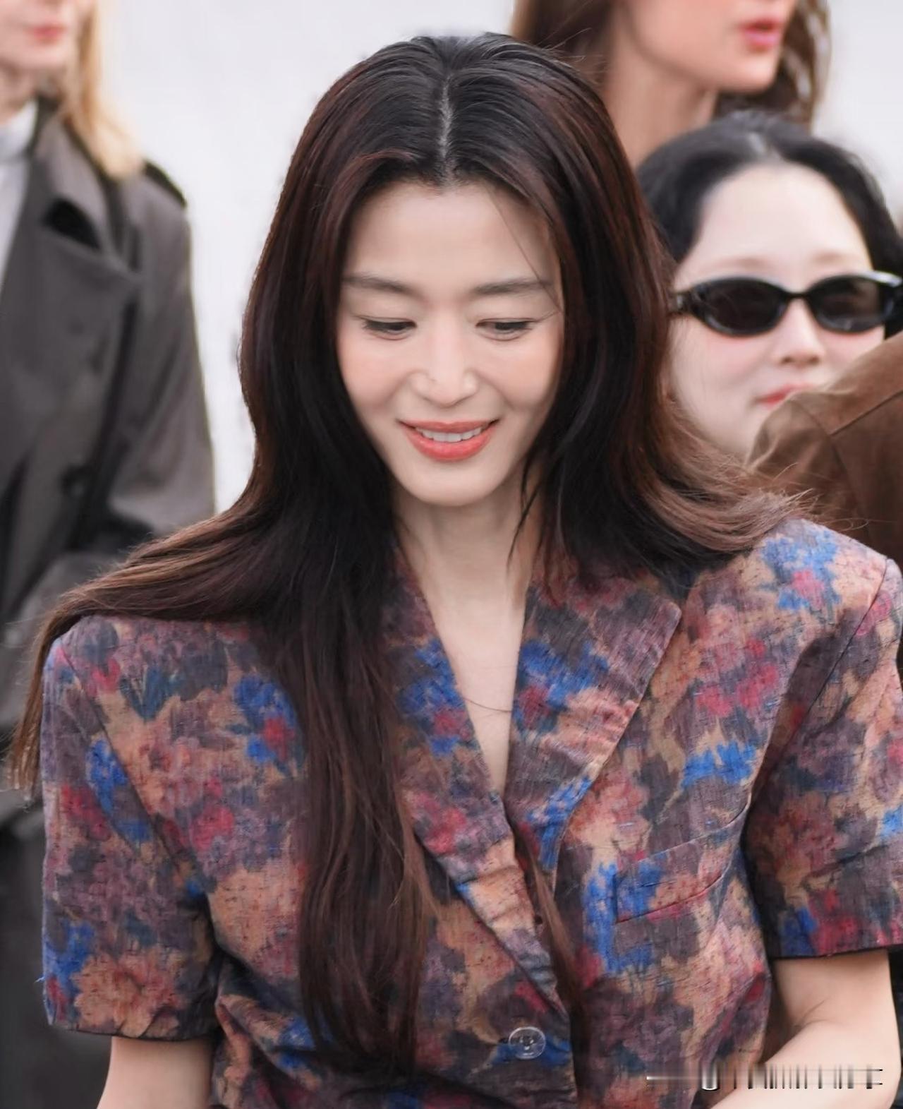 全智贤有大智慧的女人会找什么样的男人 全智贤LV看秀 全智贤片酬 全智贤人设崩塌