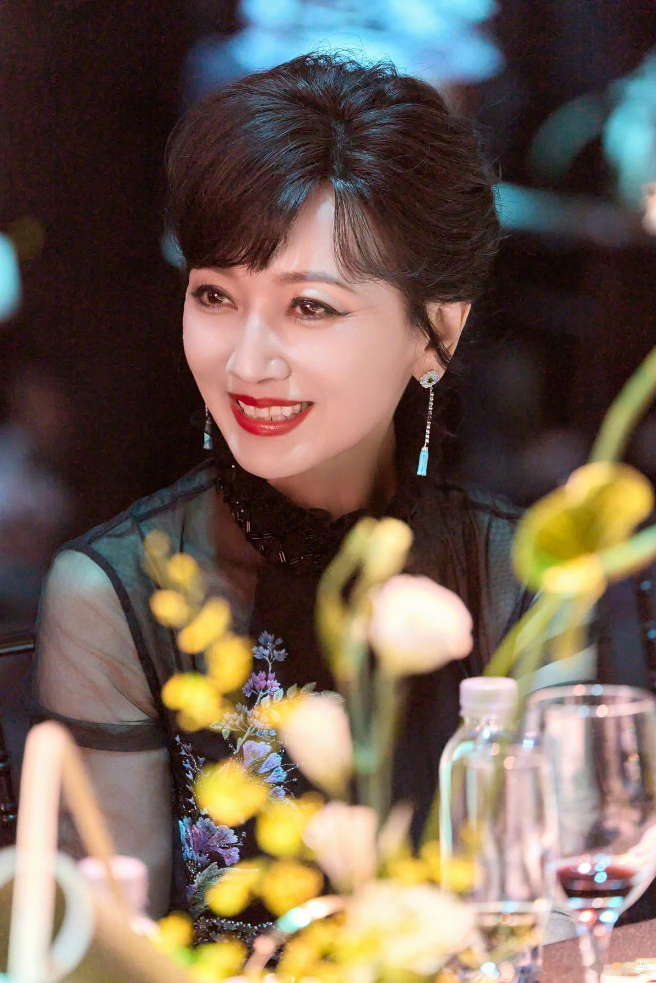 突击惊喜！ 今天就要开启首次生活直播啦～提前庆祝生日+从艺50周年特别分享&演唱