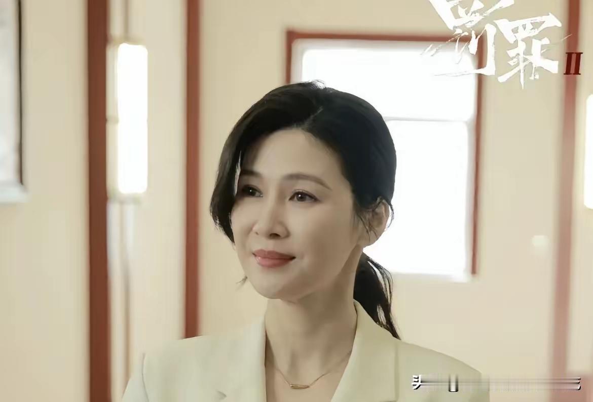 网友吐槽：一张“苦瓜脸”，毁了一部剧，童蕾愣是把黑社会老大演成了居委会抄水电表的