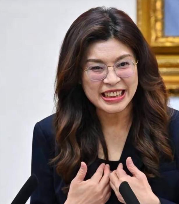 6月22日，汤家凤发文表示，当时郑丽文来大陆拜谒中山陵，他就拒绝抱有任何期待，甚