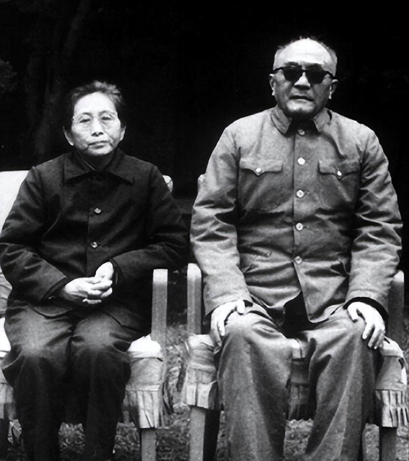 1978年的时候，黄克诚将军三十岁的小儿子黄晴准备结婚，未来儿媳妇的家教家风都不