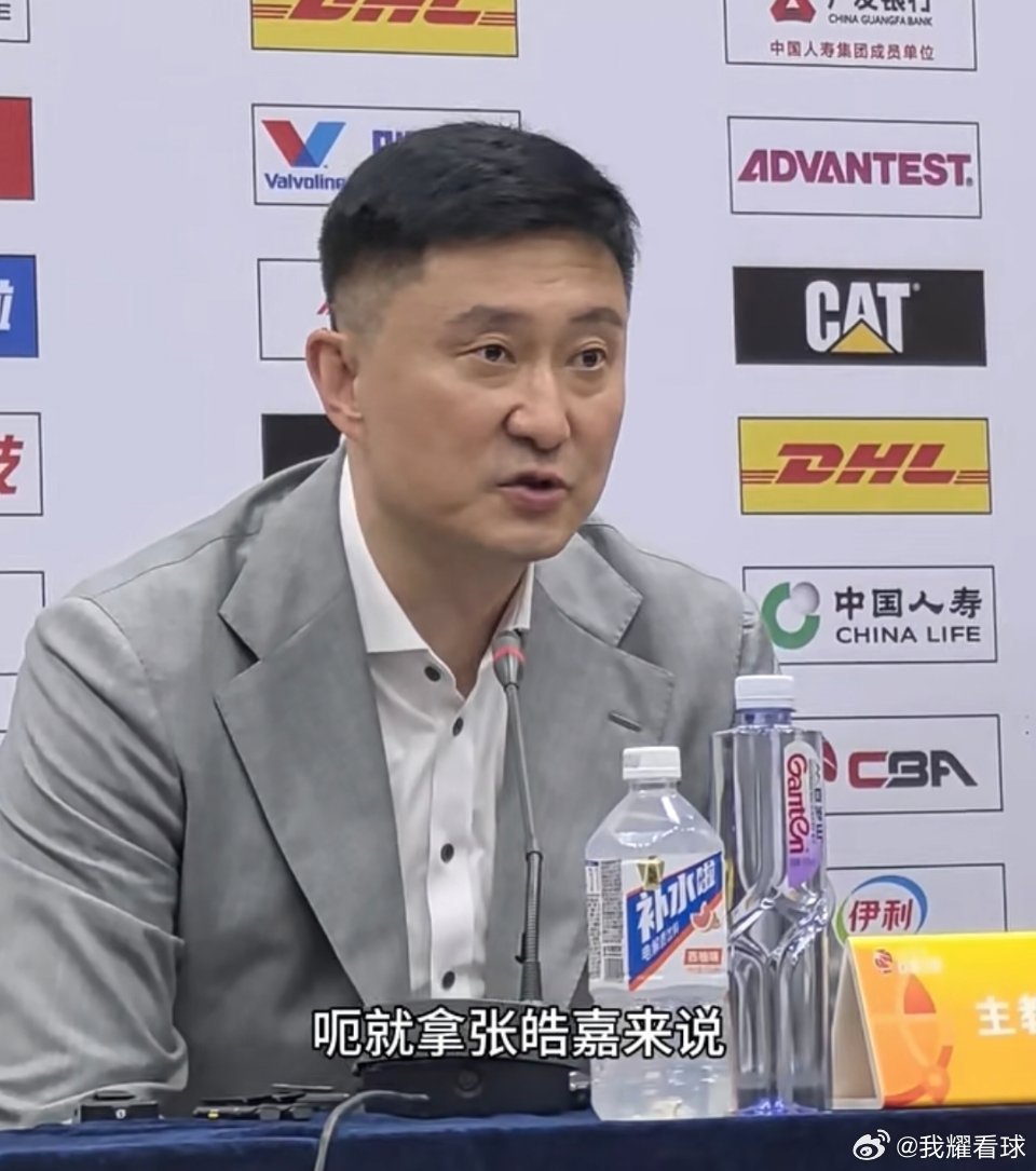 杜锋指导赛后特别表扬了张皓嘉👇“杜润旺的肩膀受伤了，最近又严重了，训练连篮都投