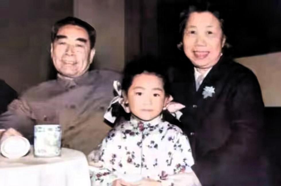 敬爱的周总理，一生严于律己、宽以待人，用一生践行了对党和人民的无限忠诚。
 
他