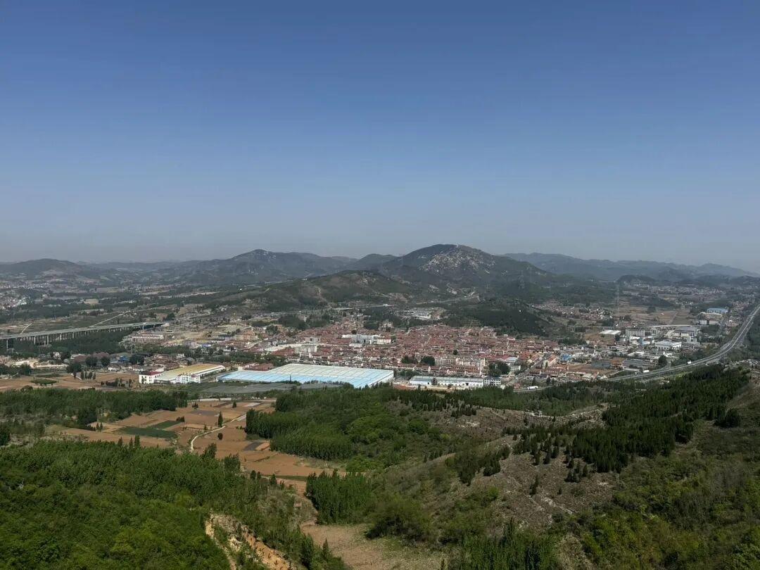 济南市莱芜区和庄镇，总面积96平方公里，辖31个行政村、约2.8万人口，虽是鲁中