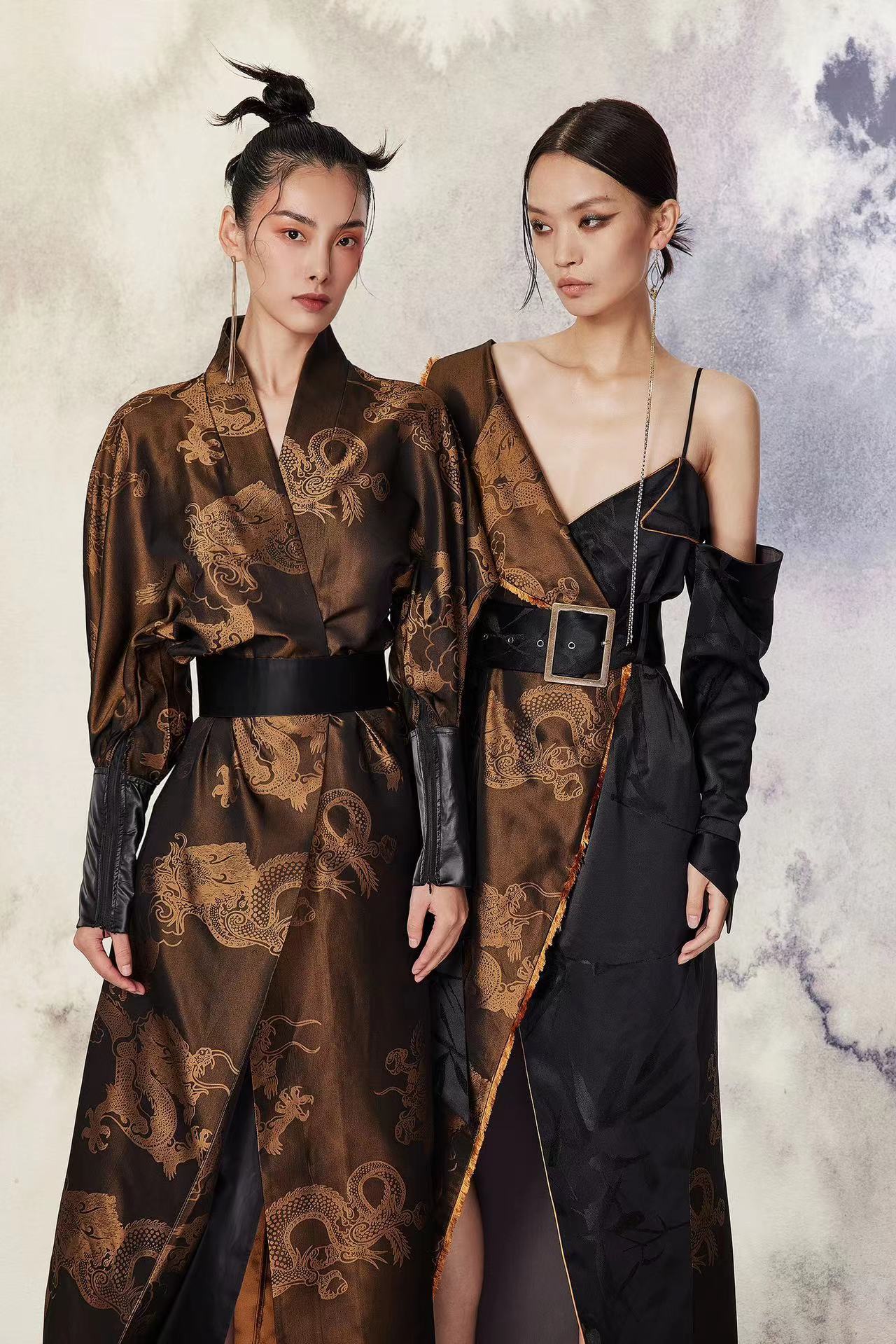 近日，著名服装设计师王紫菲携其同名设计师品牌ZIFEI WANG的时装大秀，连续