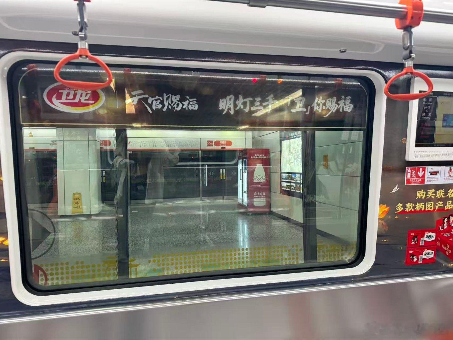 去杭州的理由又多了一个卫龙天官赐福联名线下盛宴落地杭州，千灯布景还原名场面，精美