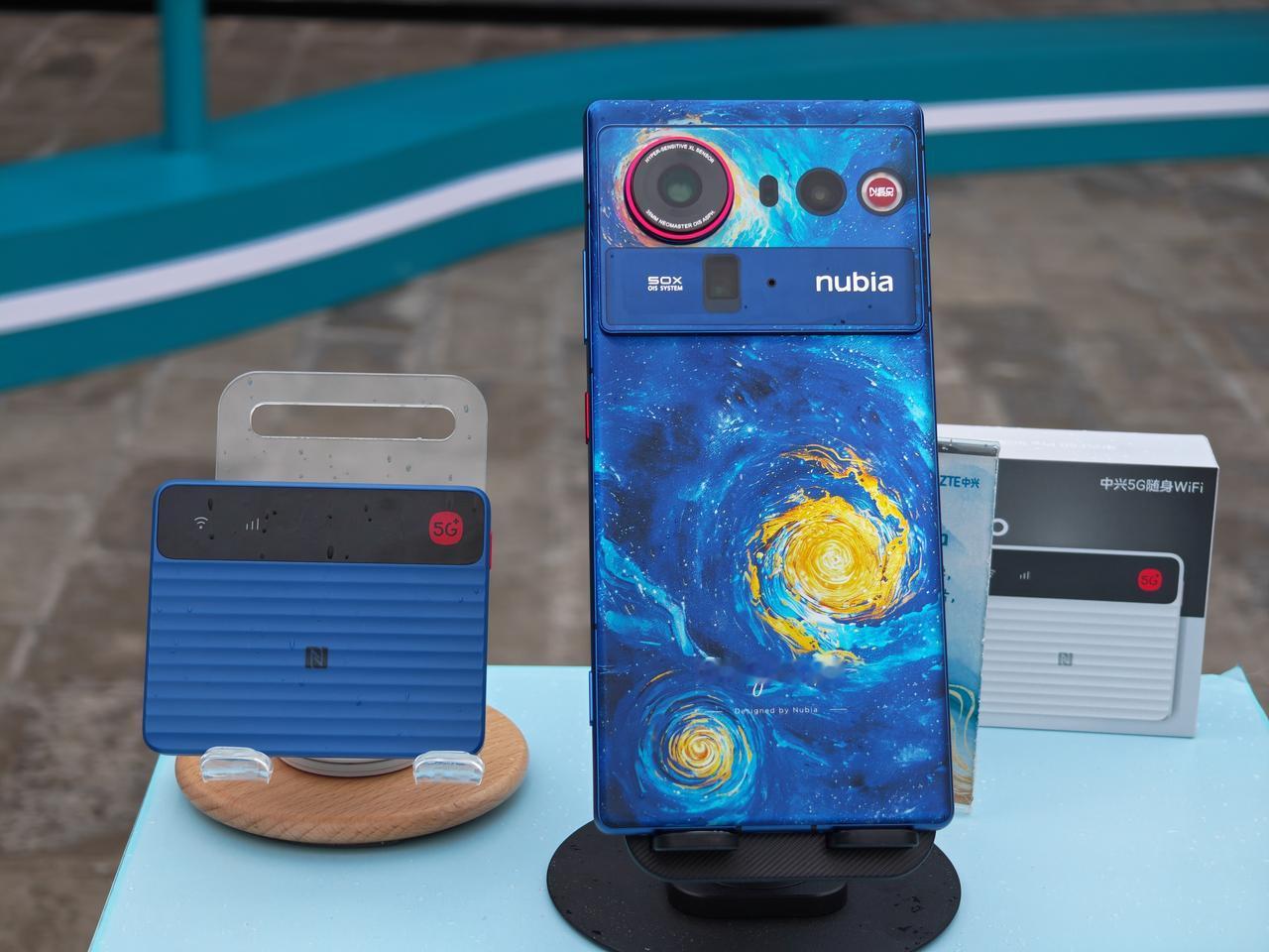 选苹果还是选安卓？

一台7000左右的苹果手机，寿命5年，每年的使用成本是14