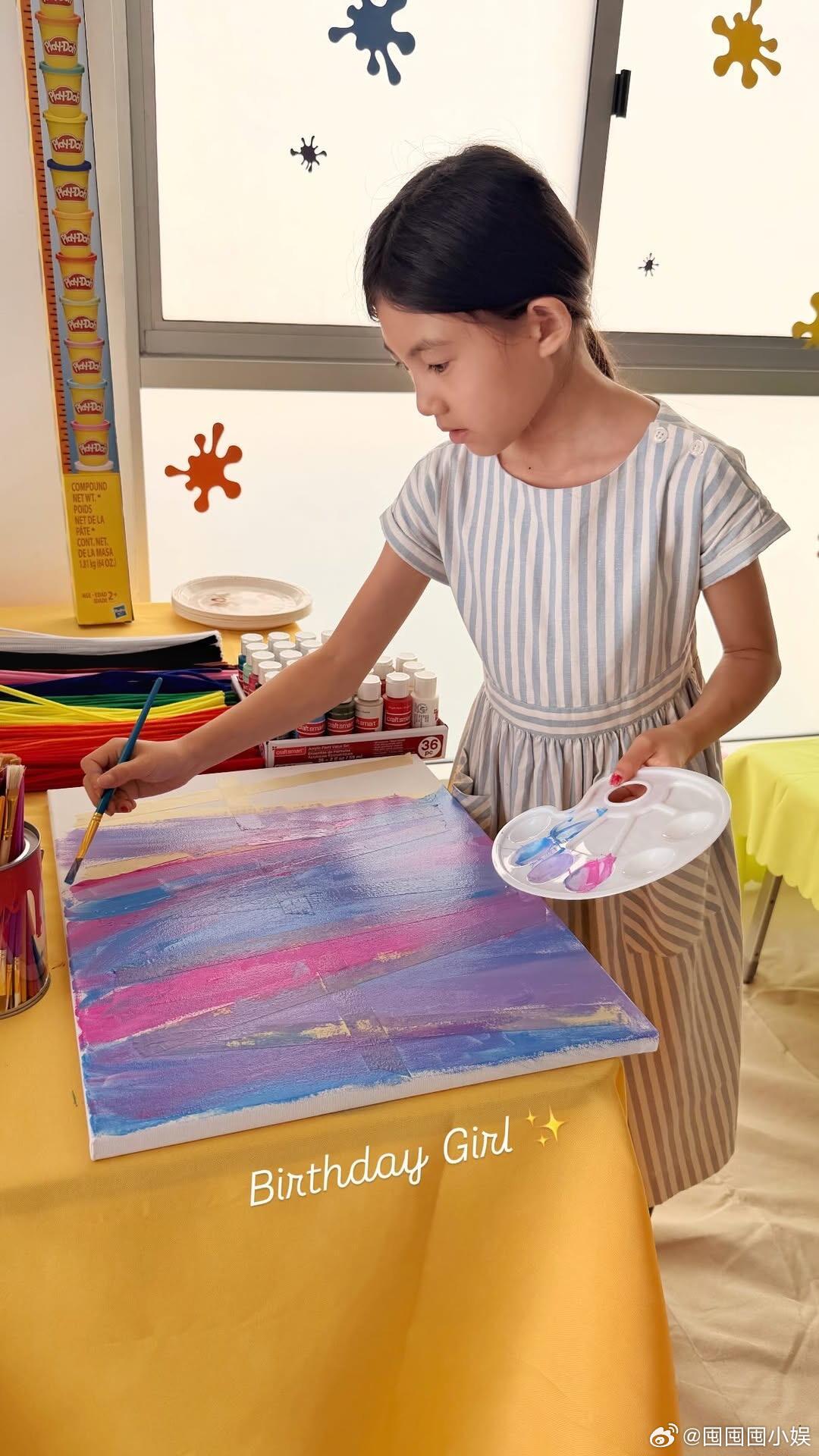 陈冠希女儿长这么大了陈冠希9岁女儿腿长陈冠希女儿Alaia和妈妈秦舒培的超模气场