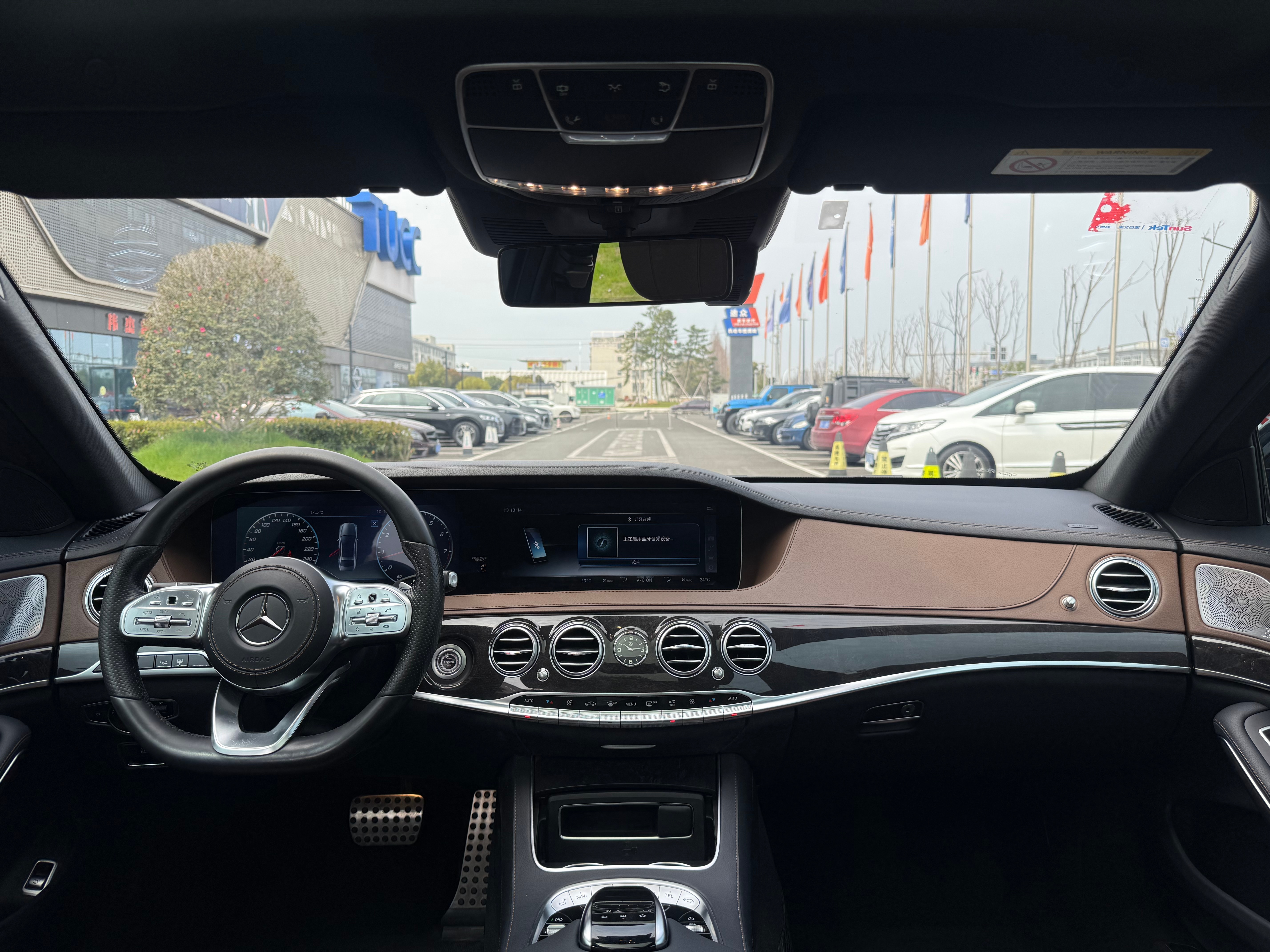 三道杠大灯的奔驰S450L在二手车市场还是比较好卖的