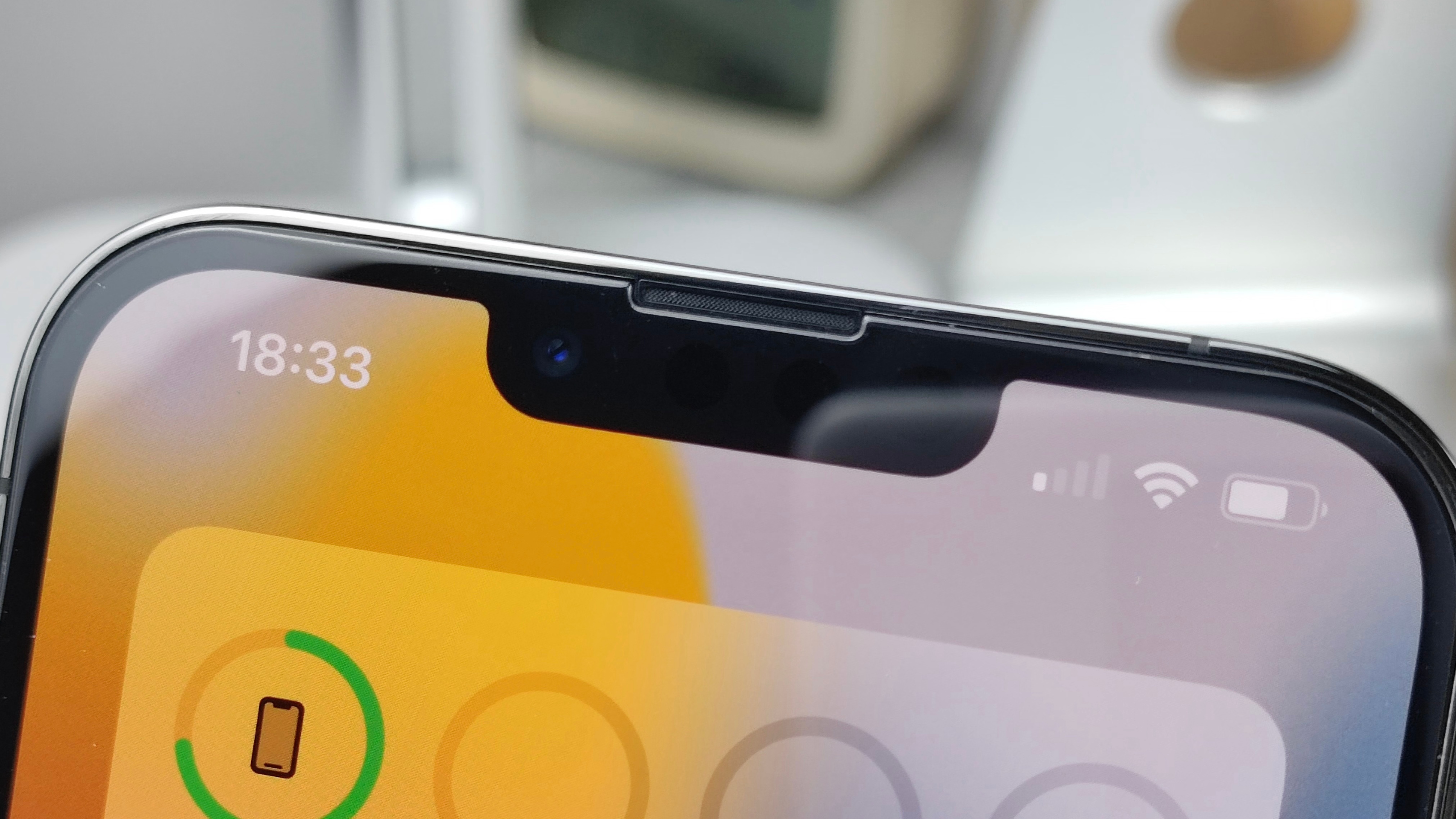 17e/16e 玻璃 AR 膜也在安排做货了，等待工厂排产。就是这款听筒特别设计