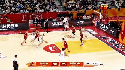 无人喝彩！
山西男篮强势，
新疆男篮不放弃。

第四节 5 分 35 秒，布伊借