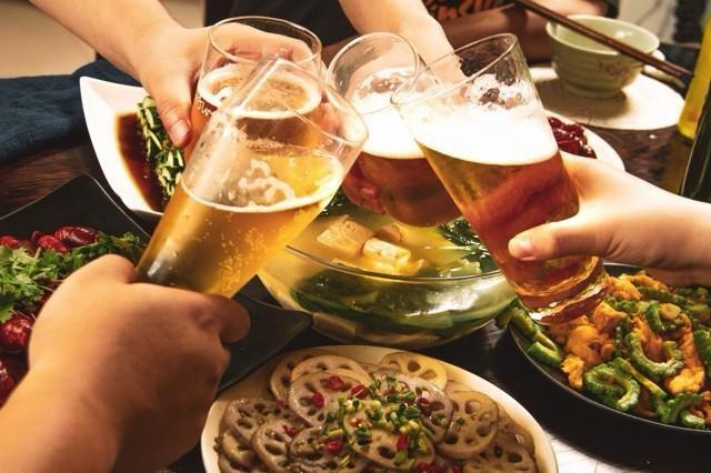 #男子参加员工聚餐饮酒后死亡#【男子聚餐饮酒后死亡，8名同饮者被索赔30万 一审