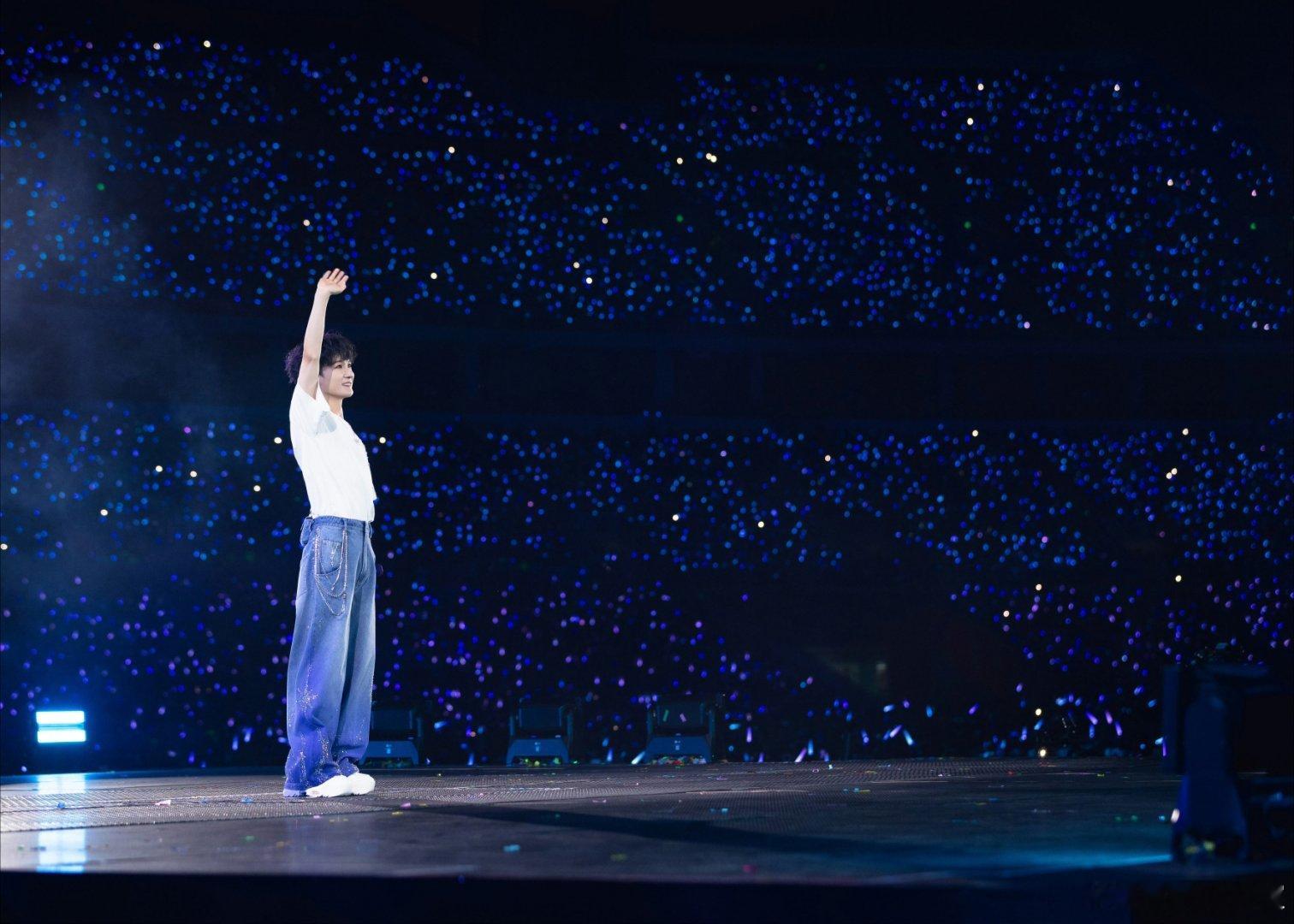 周深既然这宇宙让我单身 小周深不单身跟我过！ 