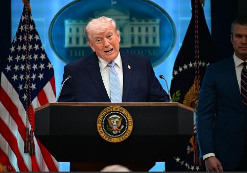 伊朗的赔偿有着落了！
 
伊朗打仗的损失，终于有人赔了。钱从哪来？两条路：
 