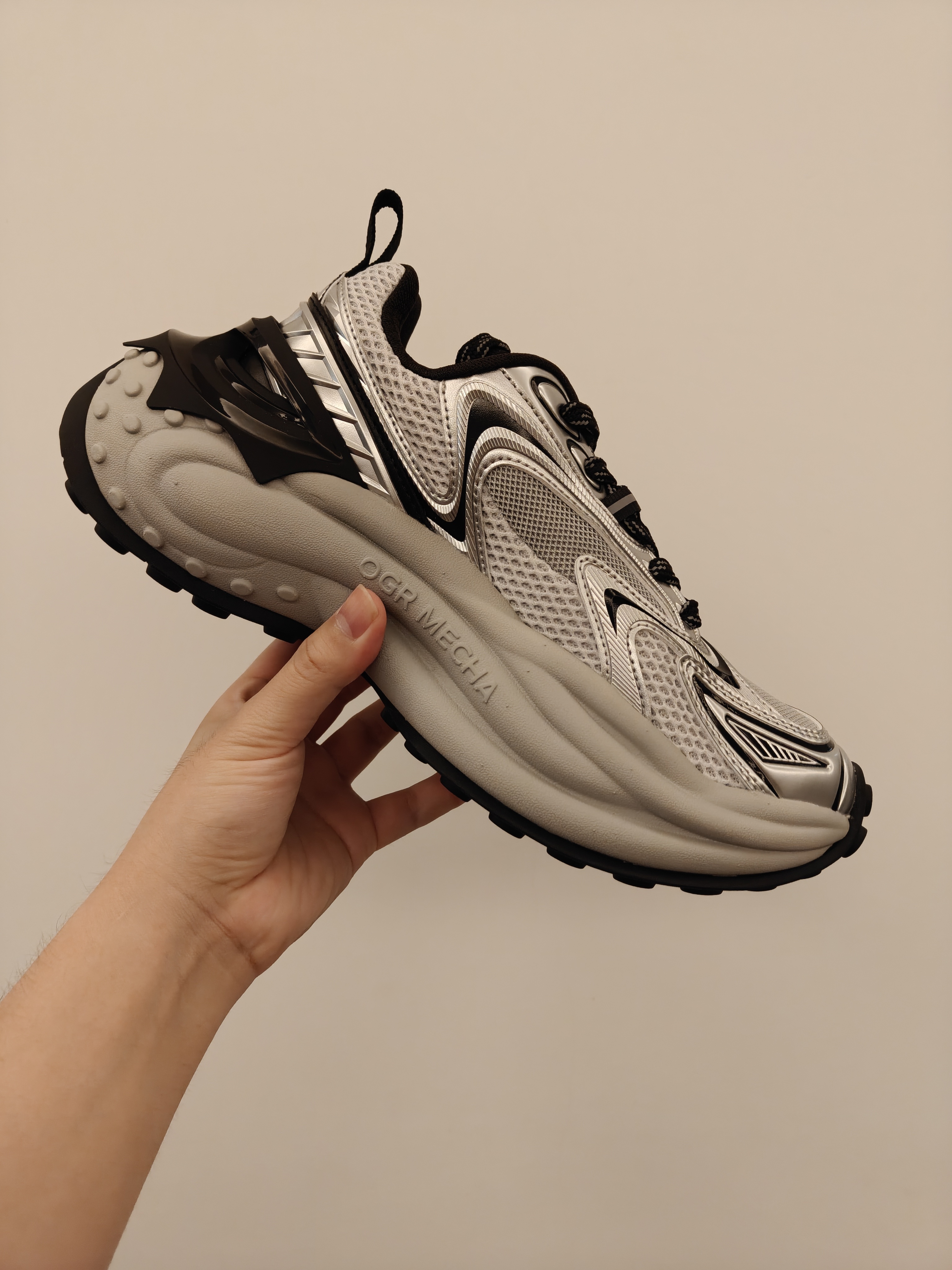 老婆不知道被谁种草了一个7CM恨天高[doge] ​​​