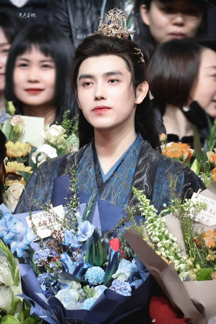 陈飞宇内娱各方面都出挑的男主 真的被低估太久了！遗传妈妈陈红的高颜值，低眸凝神时