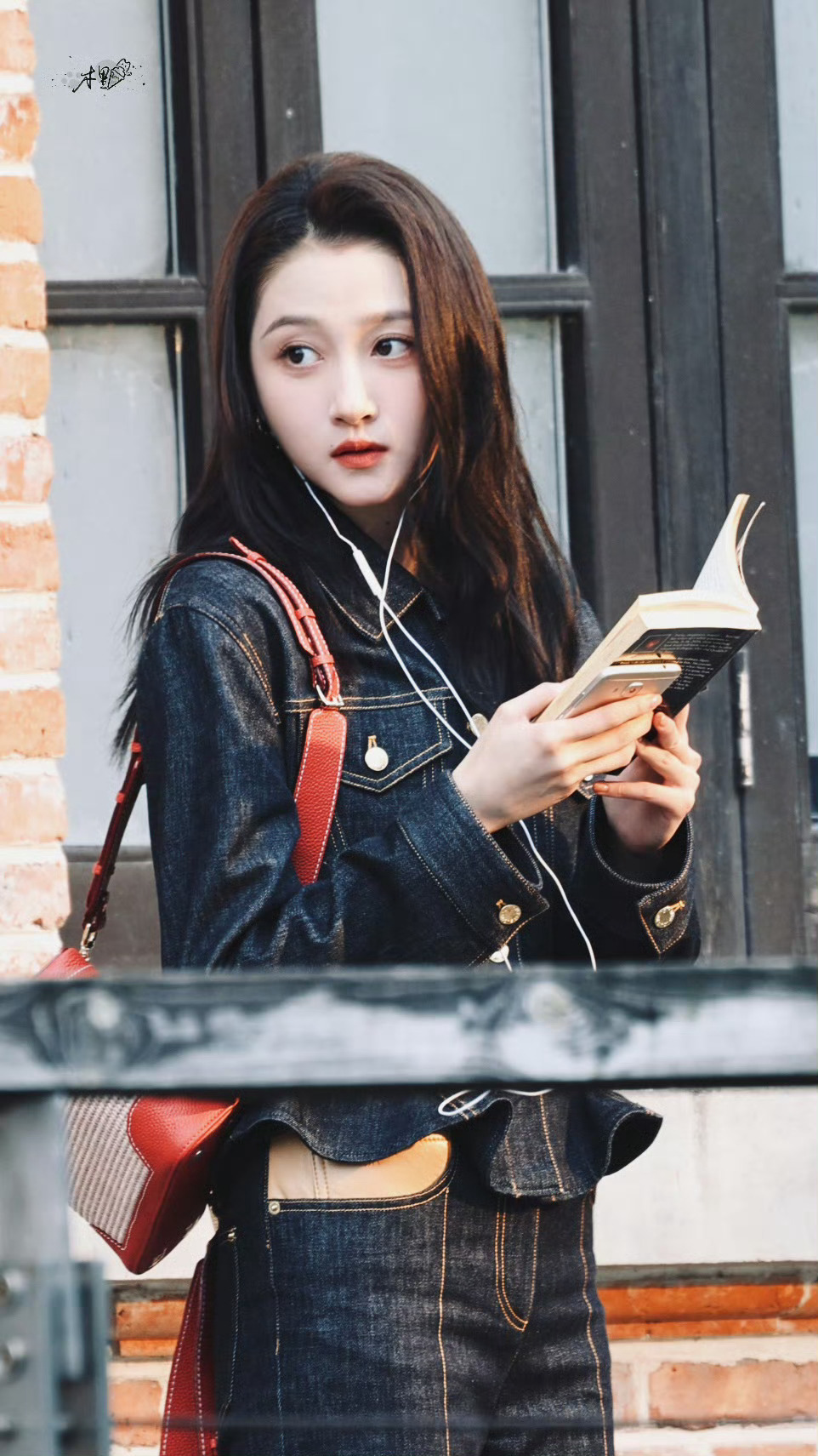 关晓彤[超话]关晓彤红掌关晓彤孟露莎 如果是和你一起 那我拥有和全世界对抗的勇气