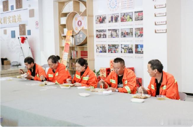 台州椒江免费午餐吃1年小餐盘承载大民生，椒江社区暖心盒饭传递城市温情 
