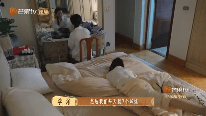 七老童心一家人真的养成了 在这群“童心未泯”的人之间，温暖与欢乐无处不在，龚俊的