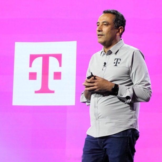 近期多名美国人举报跨国移动电话运营商T-Mobile 的印裔首席执行官 Srin