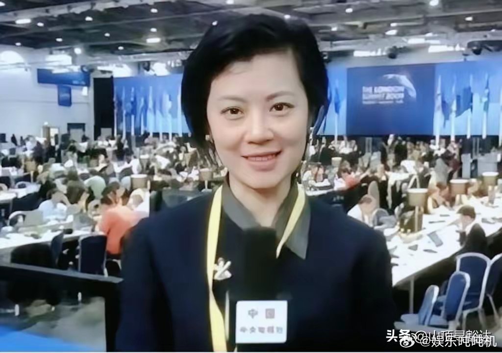 “我愿意放弃中国国籍，自愿加入英国！”2004年，央视美女主持姜丰嫁给英国富豪，
