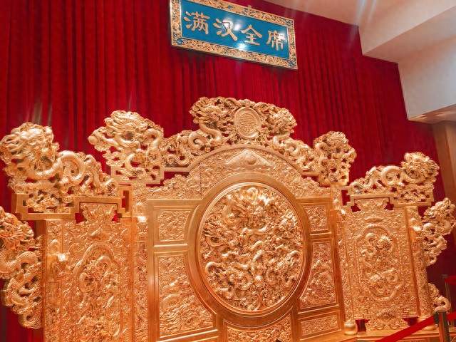 乾隆：被皇帝耽误的初代网红，宫墙内的“弹幕鼻祖”与色彩帝国！
