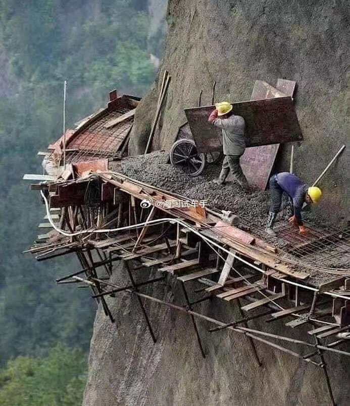 基建狂魔的能力世界第一！！！好奇这条路修好了之后能走电动自行车吗？？？海阔试车超