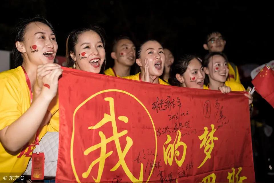 喊话董路，
让你的中国足球小将从小就去战日韩，去经历失败，去经历胜利，胜了日韩，