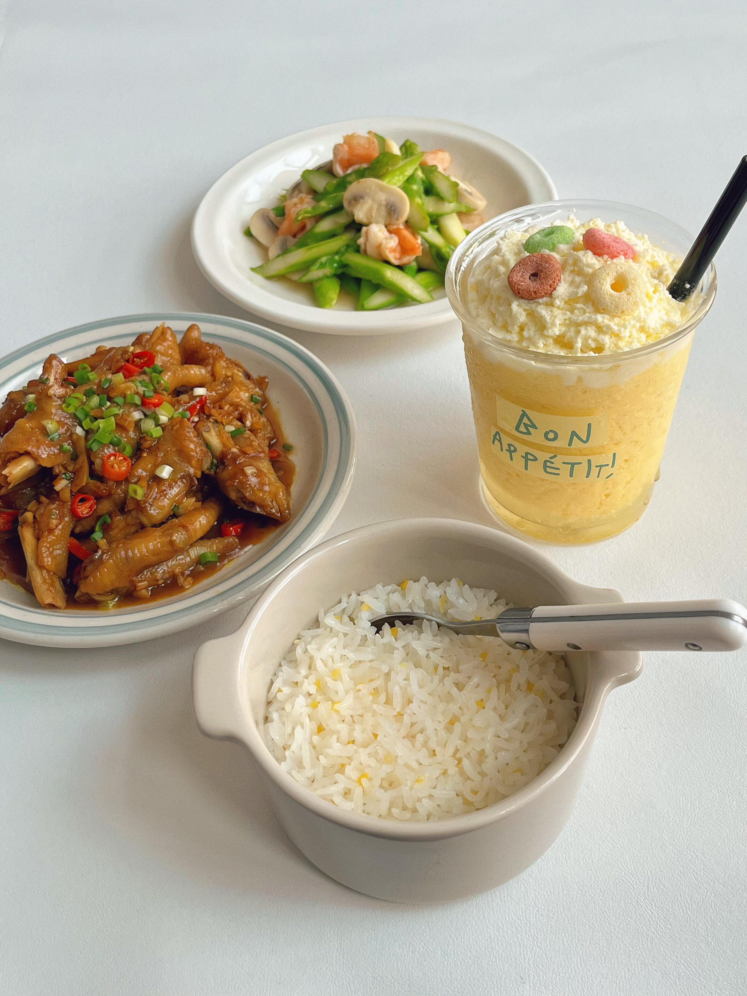 一人食合集｜拒绝外卖 好好做饭一周菜单分享：❶ 红烧鸡爪+芦笋蘑菇炒虾仁+冰淇淋