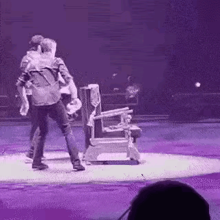 魔术都是假的，但无疑提供了视觉盛宴。普通观众只管欣赏，不需要追根究底。一味追求答