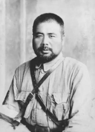 1925 年冯玉祥给部下写信，不写官样文章，反而附上自己创作的 "歪诗" 鼓励士
