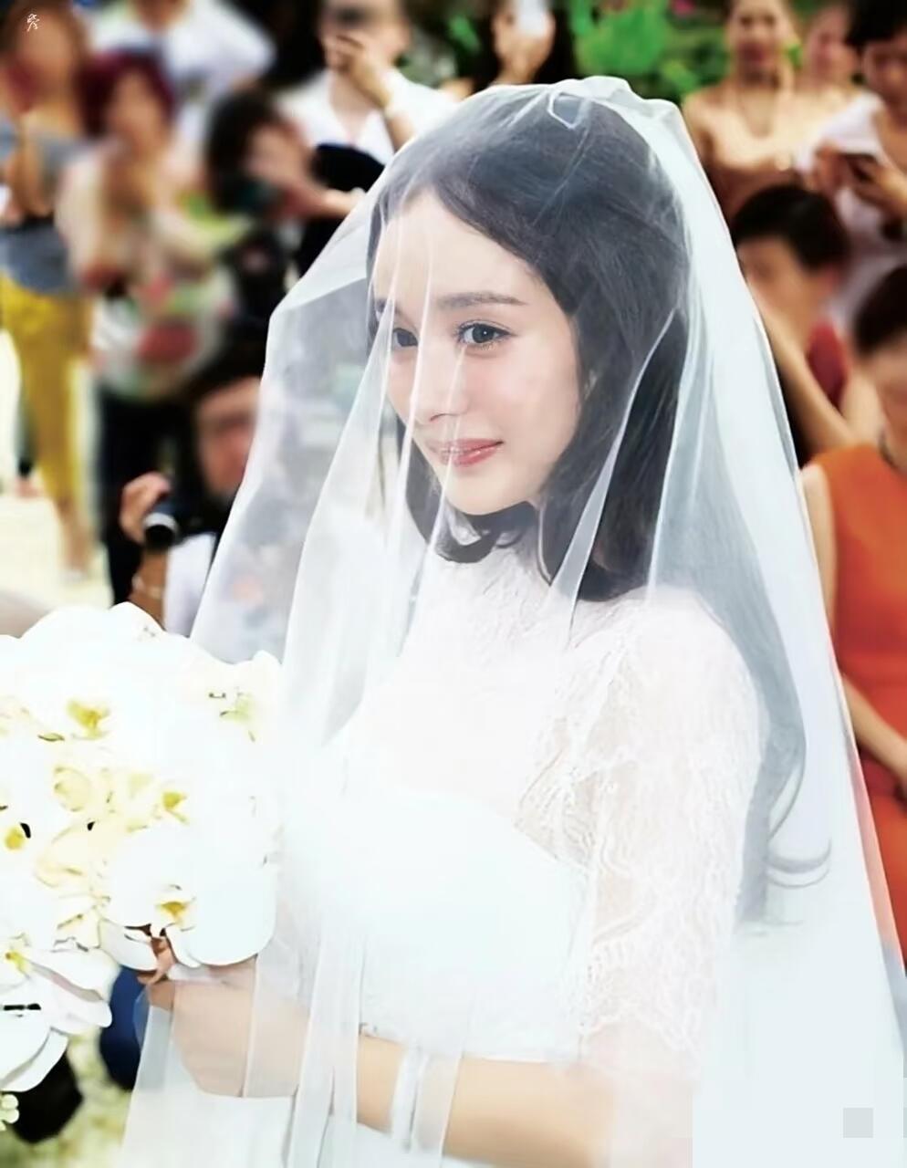 谢依霖 杨幂都生了我怕什么现在想想还是觉得不可思议，当年杨幂在事业巅峰期选择结婚