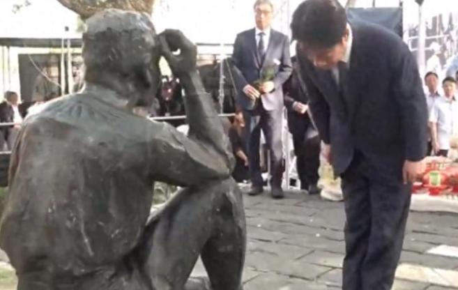 赖清德是真把媚日刻进DNA里了，5月8日在台南乌山头水库对着日本殖民技师八田与一