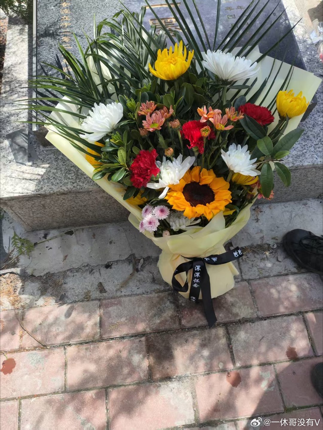 清明节一炷清香，几缕思念，血脉里的传承，是时光带不走的温暖🌿🕯️祈福清明节