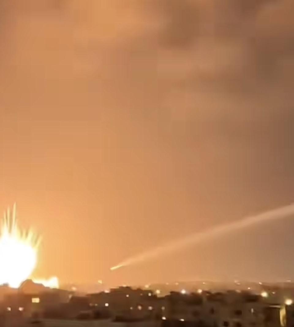 战火纷飞，硝烟弥漫，城市在燃烧。