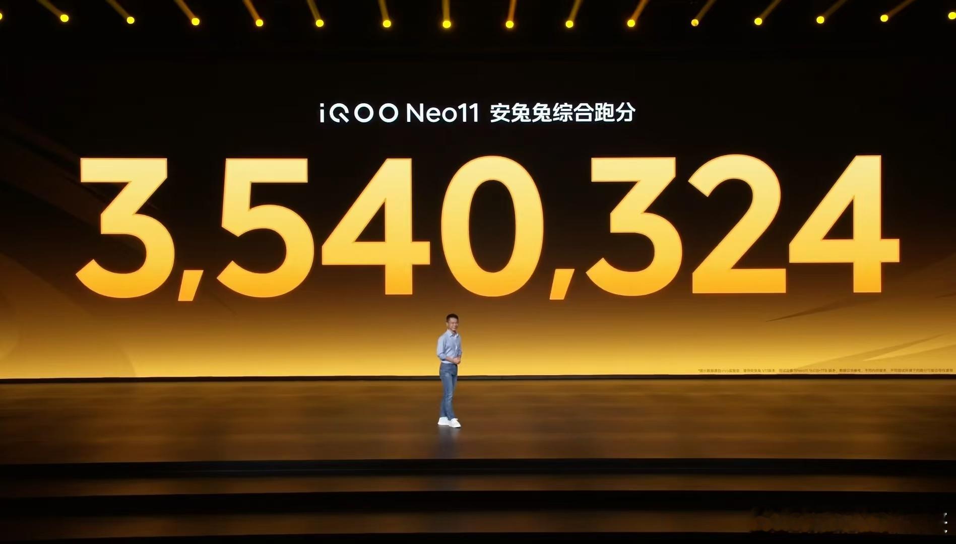 这性能和散热的搭配简直是游戏党的天菜[捂嘴哭]骁龙8至尊版+顶配内存铁三角跑分能