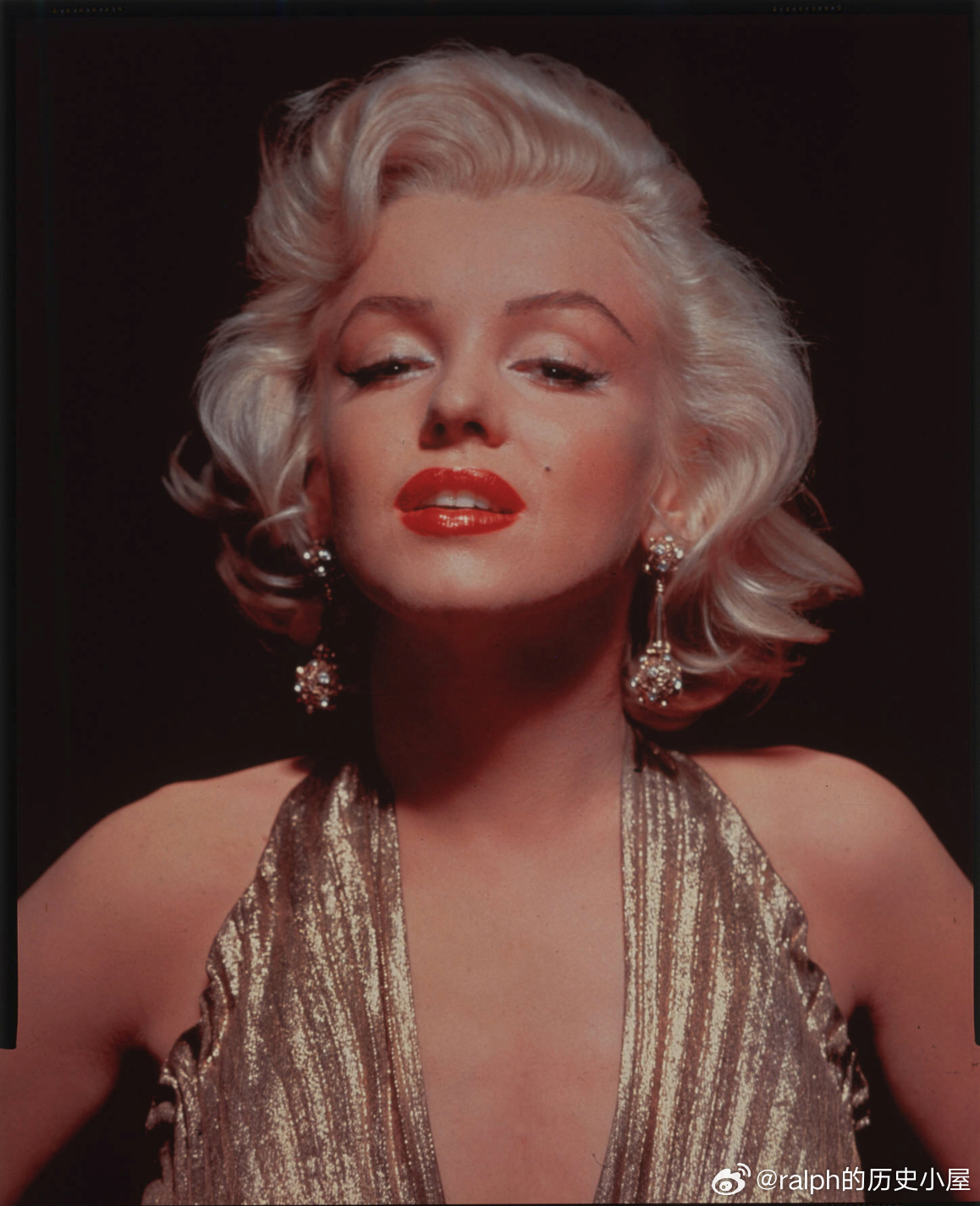 1953年玛丽莲梦露半身照历史影像
