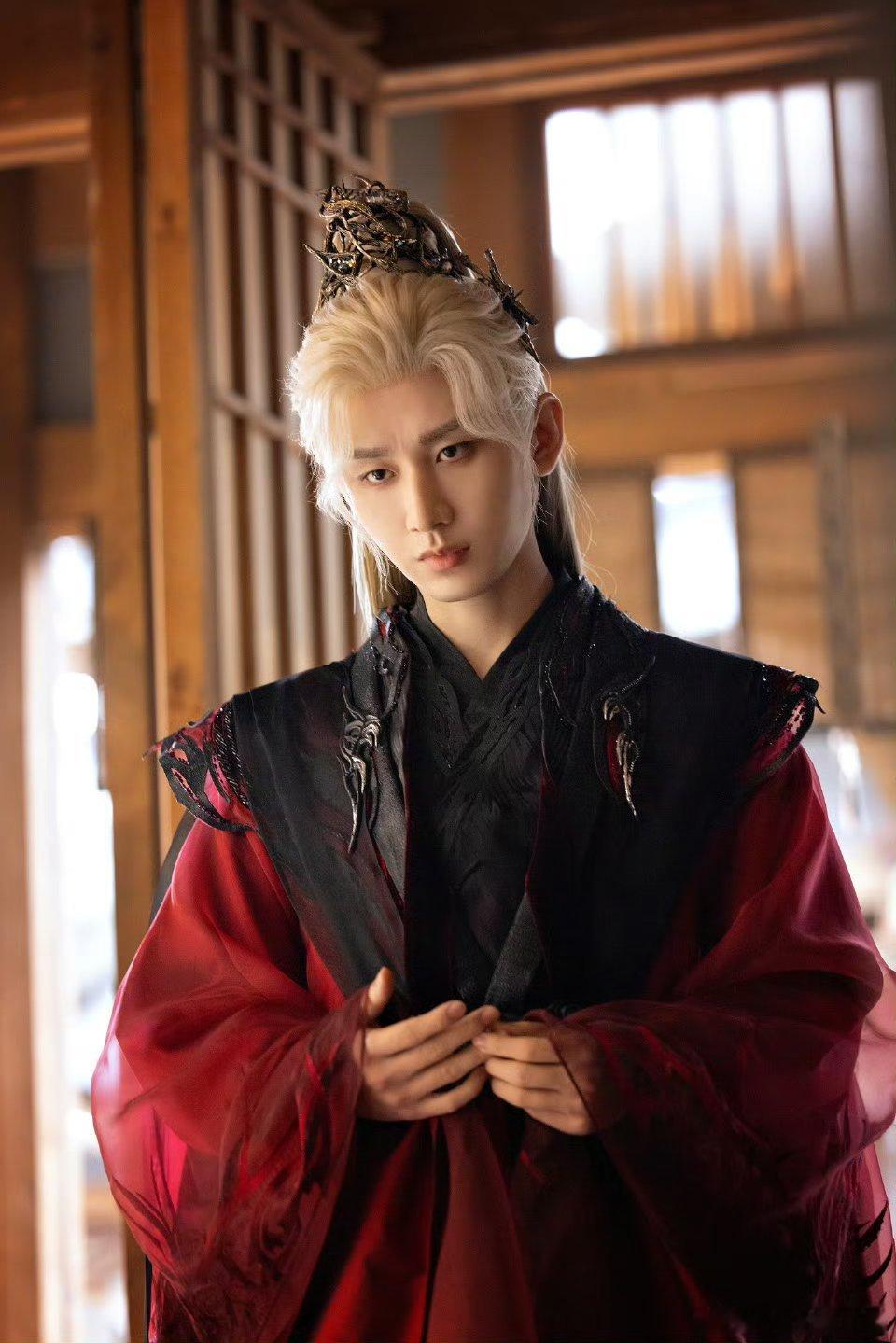 X成毅赴山海cy成毅萧秋水李沉舟肖明明成毅用自己的实力与才华，赢得了业内人士和观