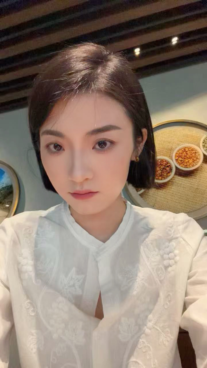 睡觉！昨天吃夜宵今天水肿了一上午然后！刚刚又吃了明天去看一款超级热门的SUV，大