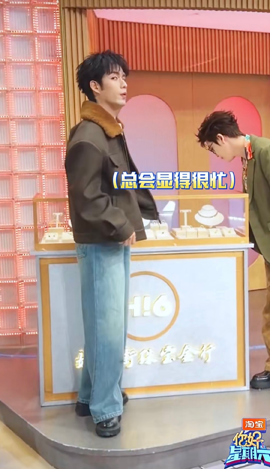 张颜齐人在心虚的时候总会装忙 张颜齐作案失败被抓，秒变淡定装忙达人，又怂又可爱！