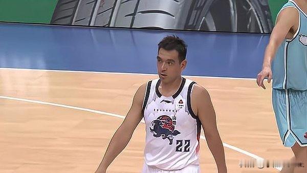 9月5日晚，CBA夏季联赛青岛站半决赛上演齐鲁德比，山东男篮以66-72不敌青岛