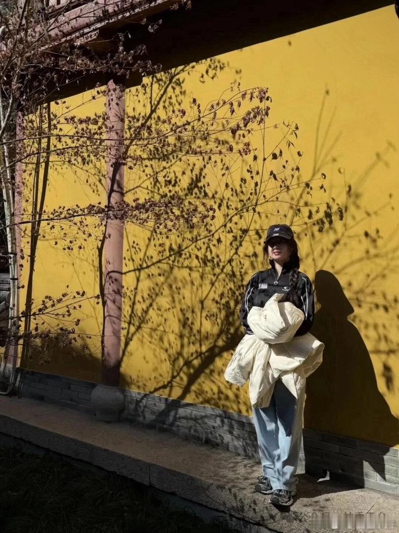 三天慢旅时光让演员李梦被台州圈粉演员李梦任台州文旅宣推官，春节畅游天台山，沉浸云