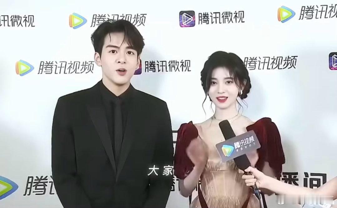 鞠婧祎曾舜晞低山臭水遇知音鞠婧祎和曾舜晞同频整活也太有意思了！虞书欣一脸疑惑：你