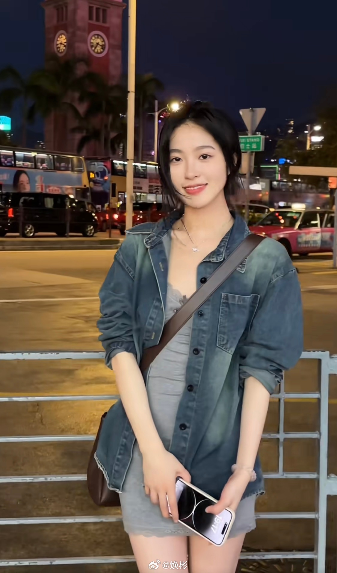 消费升级，香港满大街随处可见灵动岛iPhone。 ​​​