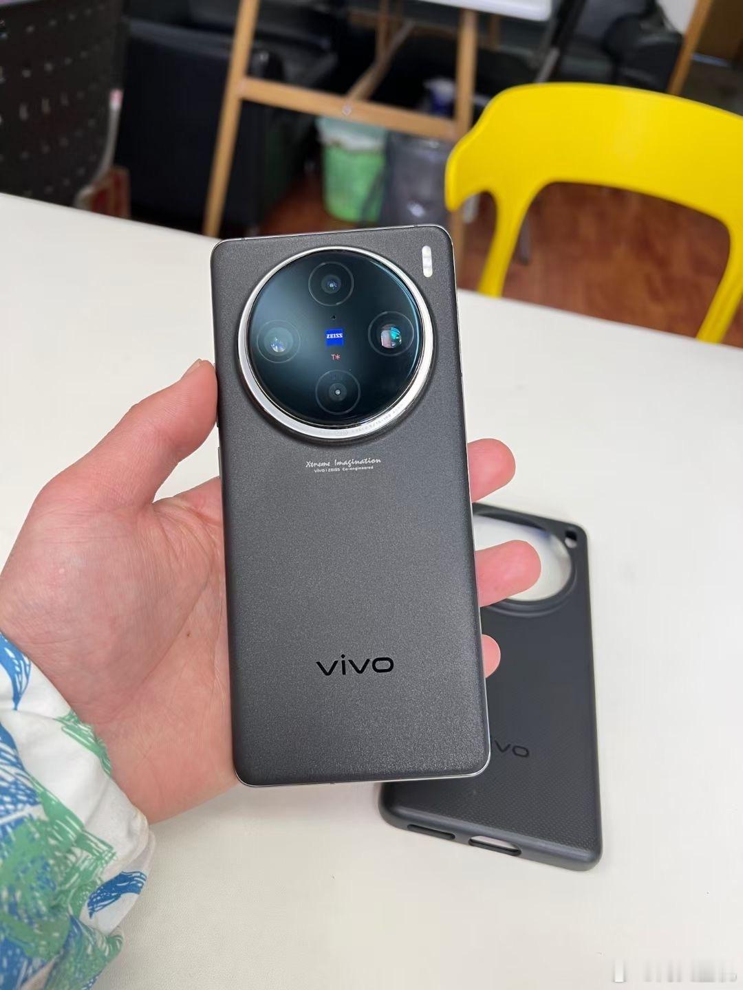4500收了一个蓝厂的vivo X100 Pro顶配，虽然说这机器拍照也很能打，