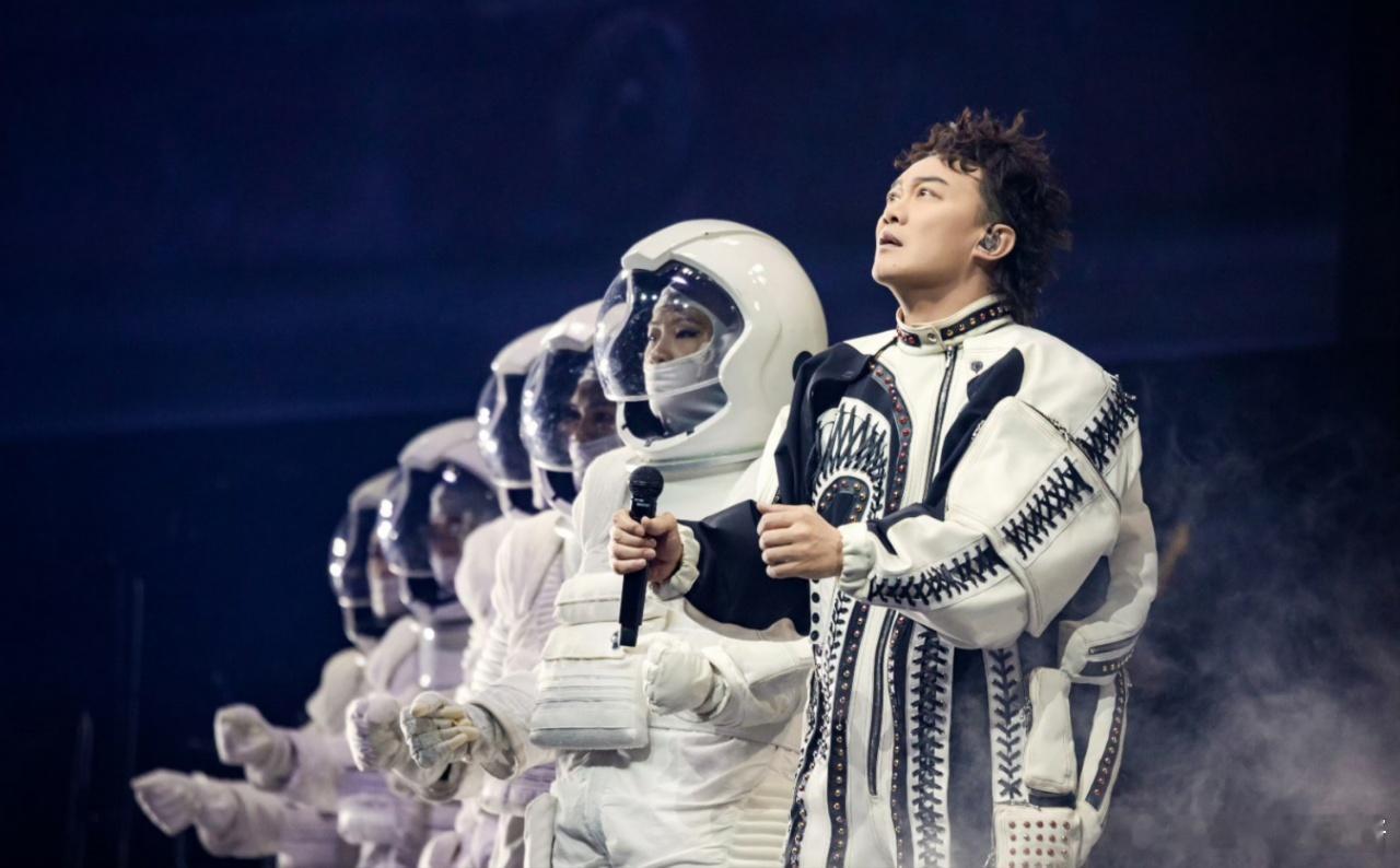 终于蹲到陈奕迅海口站加场了 陈奕迅海口站加场确定！预售没抢到的别急，三场加场够拼