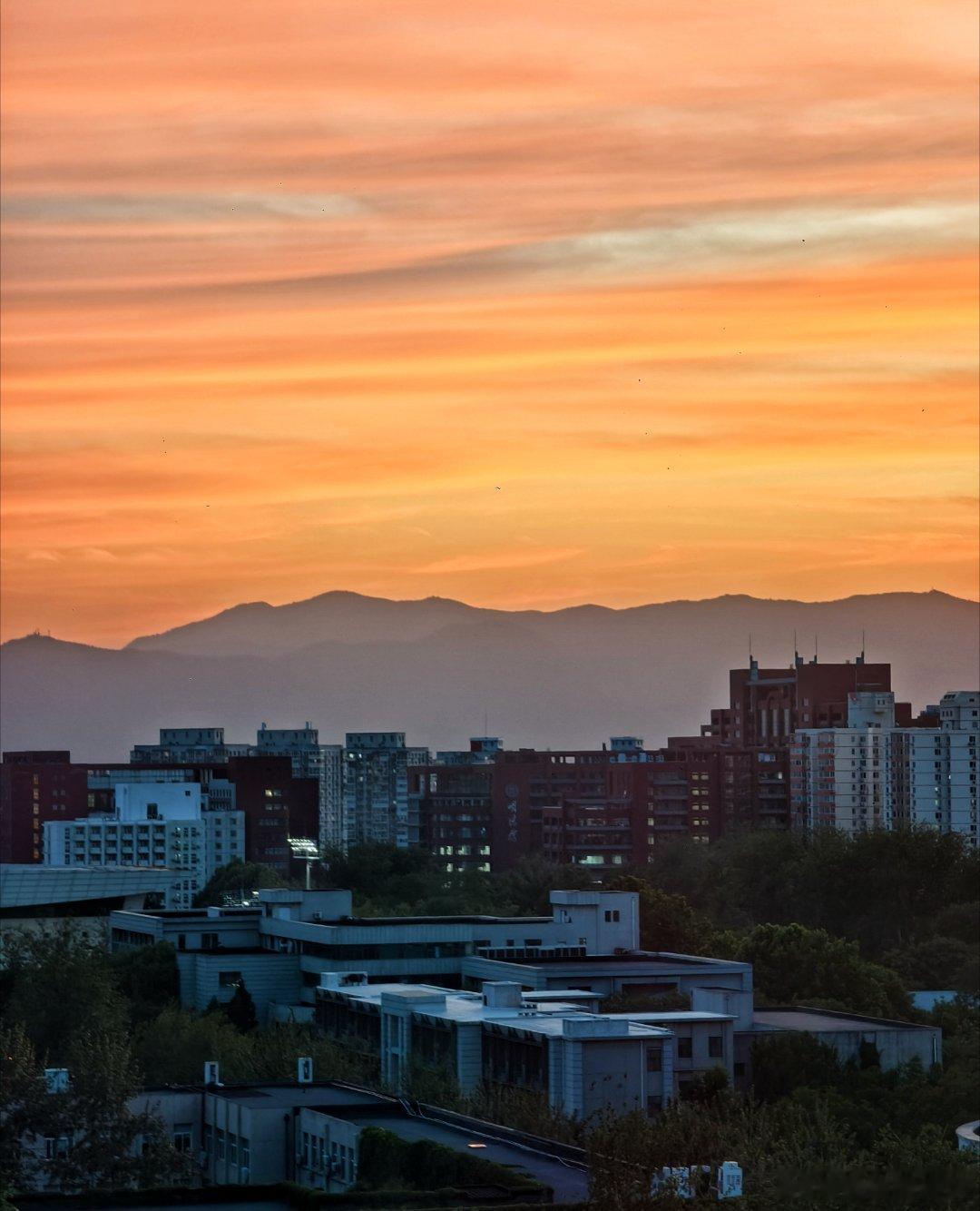 一杯敬夕阳一杯敬雪王 北京·中国人民大学