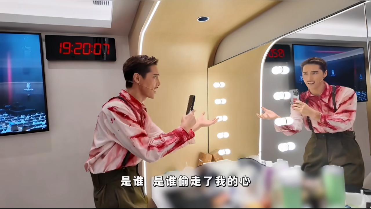 破案了！阿云嘎在音乐剧后台死磕《偷心》，网友急疯：快回来吧。
刷到这段后台花絮，