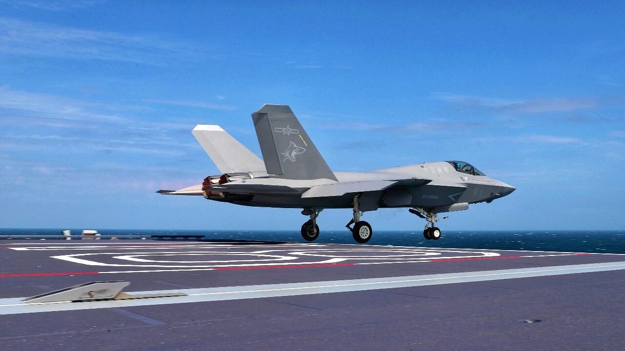 技不如人？都是电磁弹射，F-35C不用开加力，歼-35却要开？ 过去这一年多，全