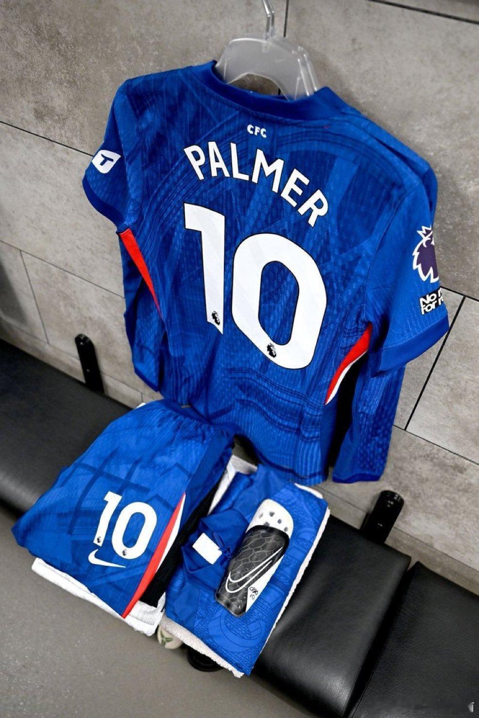 更衣室  cr：切尔西信使 